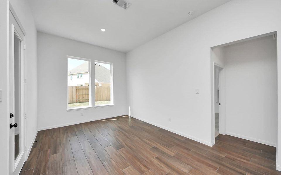 Spacious, unfurnished interior of a new home in Elyson, Katy (Image 13).