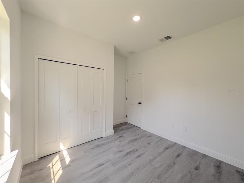 Spacious, unfurnished interior of a new home in , Ocala (Image 19).