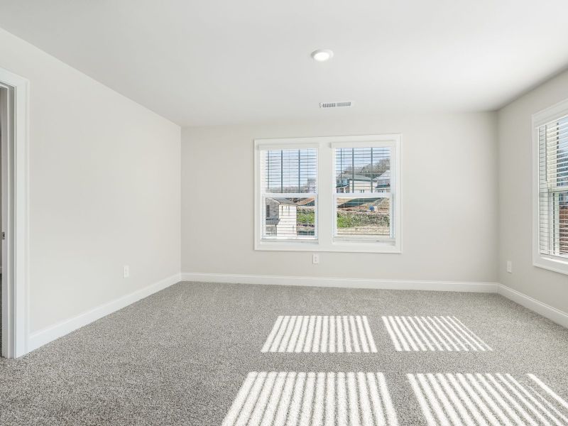 Spacious, unfurnished interior of a new home in Hawthorne Station, College Park (Image 15).