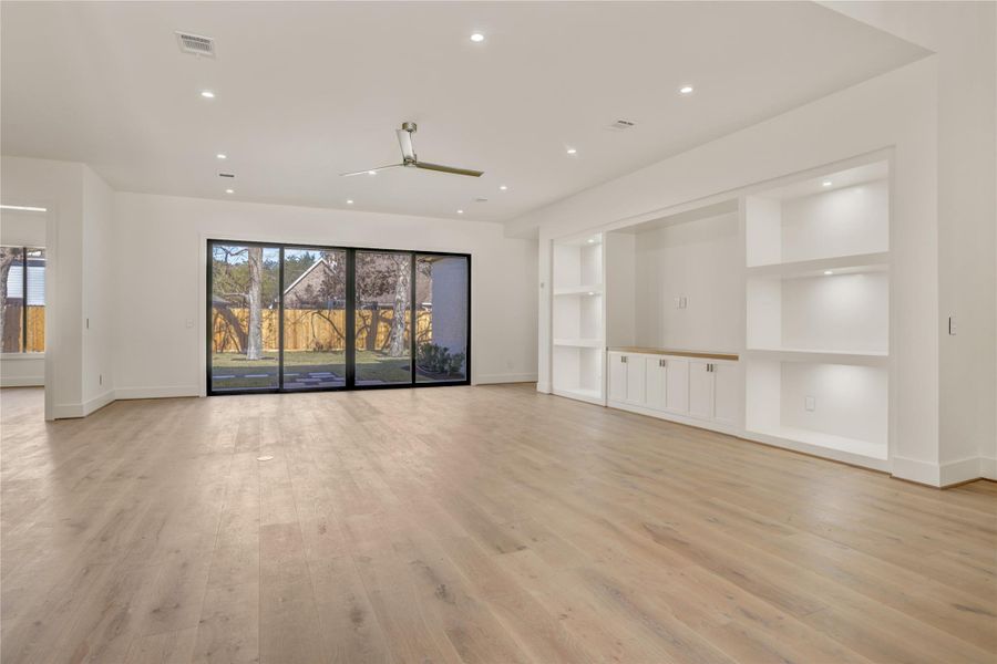 Spacious, unfurnished interior of a new home in , Houston (Image 41).