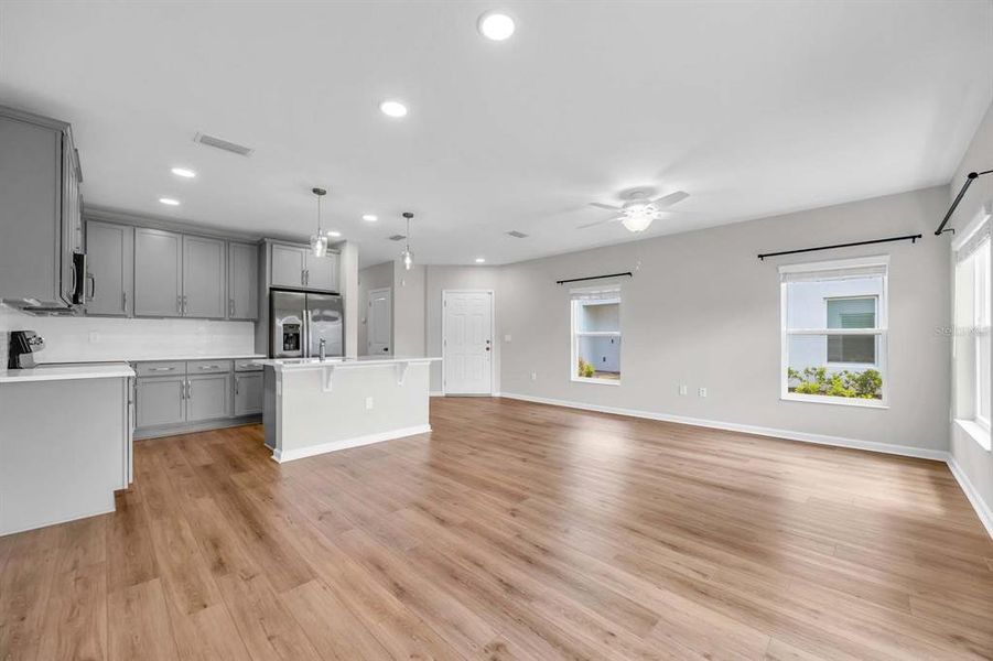 Spacious, unfurnished interior of a new home in , Orlando (Image 31).