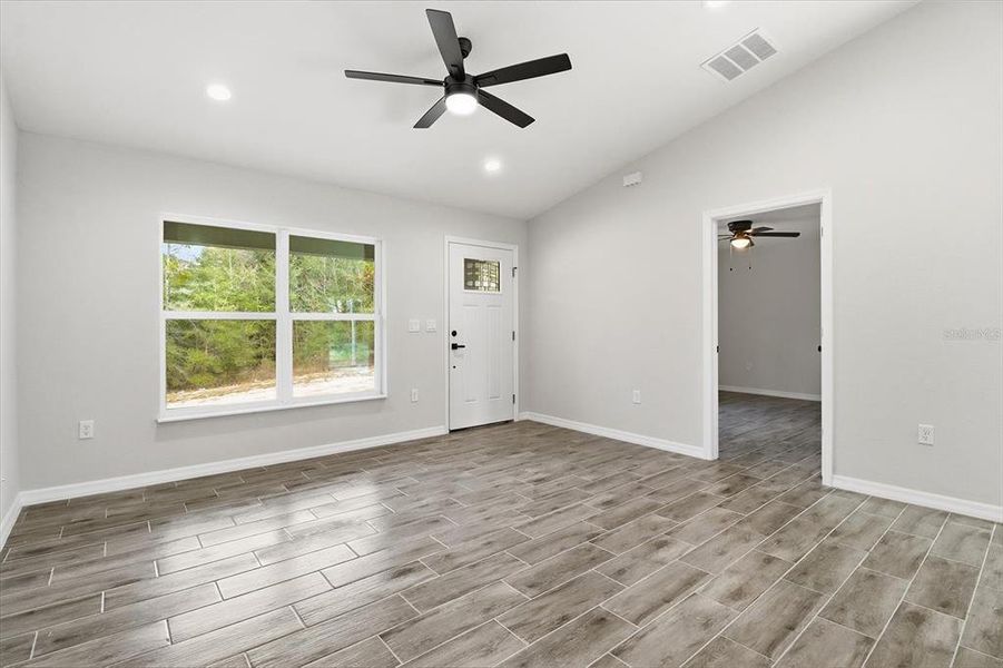 Spacious, unfurnished interior of a new home in , Ocala (Image 24).
