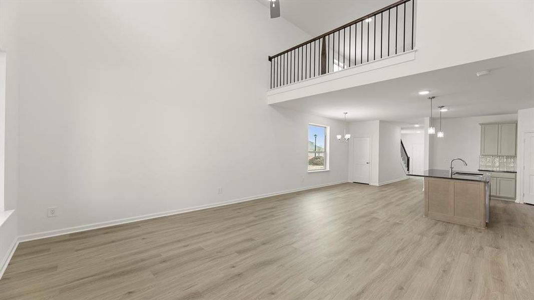 11. 1632 Edgeway - Family (2)