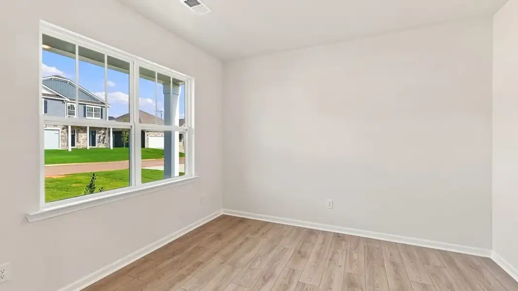 Spacious, unfurnished interior of a new home in Rocky River Ridge, Anderson (Image 15).
