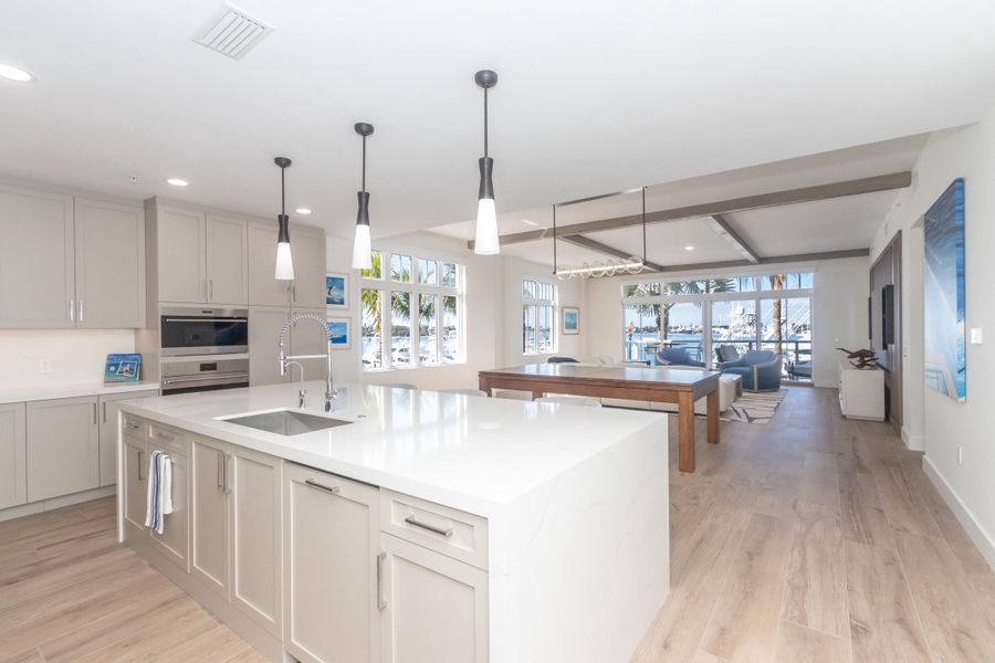 13 184 Lake Dr. Suite 200--9 13 184 Lake Dr. Suite 200--9