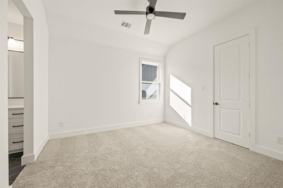 Spacious, unfurnished interior of a new home in , Haslet (Image 32).