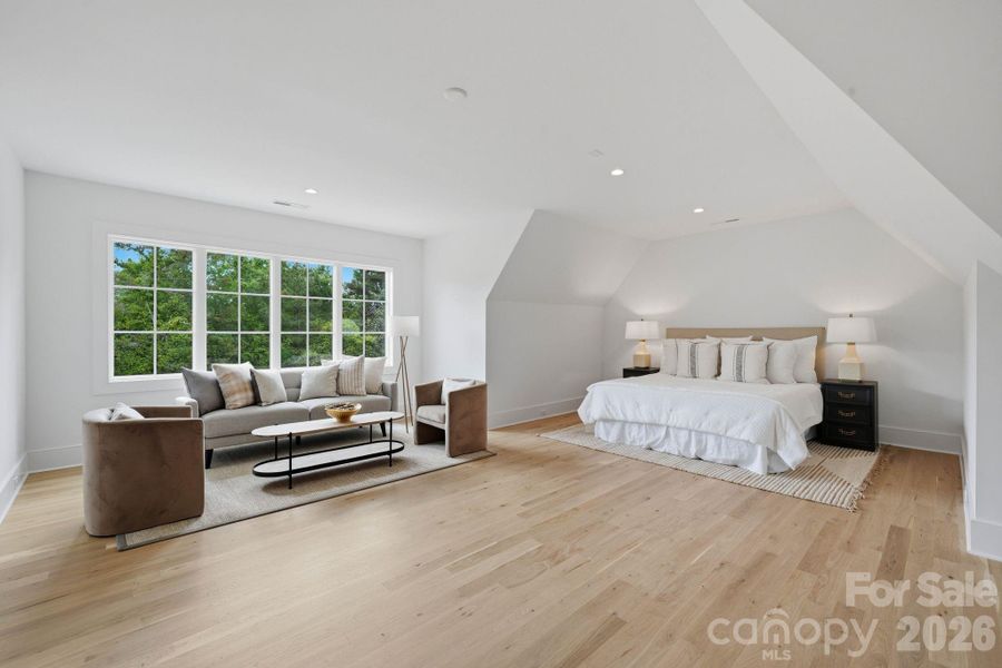Grand Guestroom