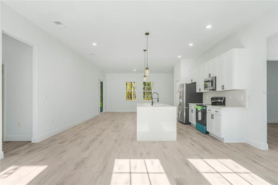 Spacious, unfurnished interior of a new home in , Dunnellon (Image 40).