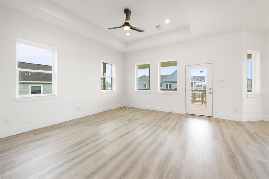 Spacious, unfurnished interior of a new home in , Galveston (Image 27).