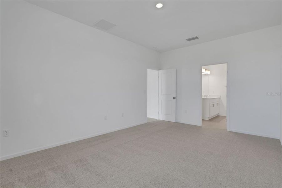 Spacious, unfurnished interior of a new home in Annabelle Estates, Lake Wales (Image 13).