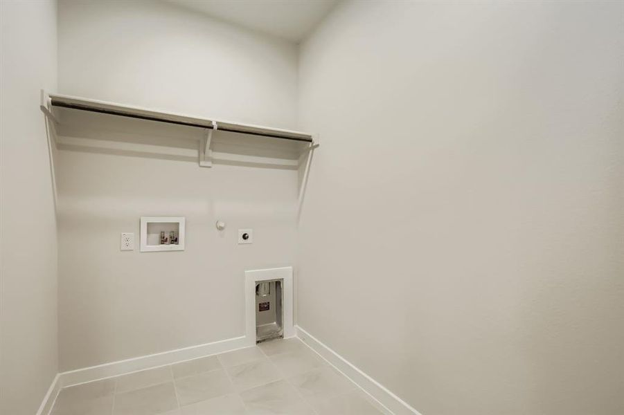 Spacious, unfurnished interior of a new home in Ambergrove, Royse City (Image 23).