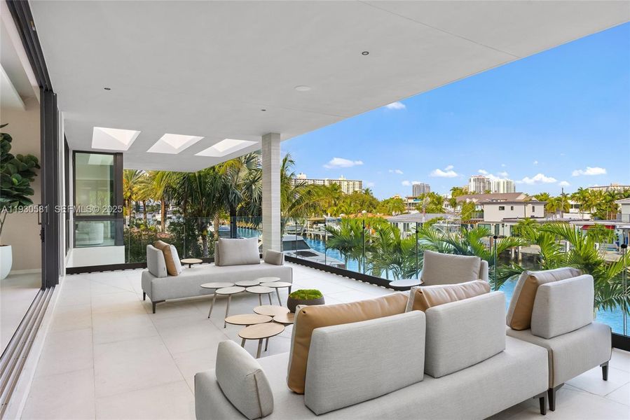 Exterior details and patio area of a home in , Fort Lauderdale (Image 34).