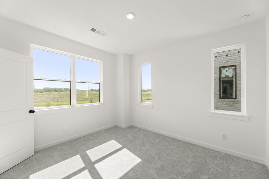 Spacious, unfurnished interior of a new home in Ten Mile Creek, Celina (Image 22).