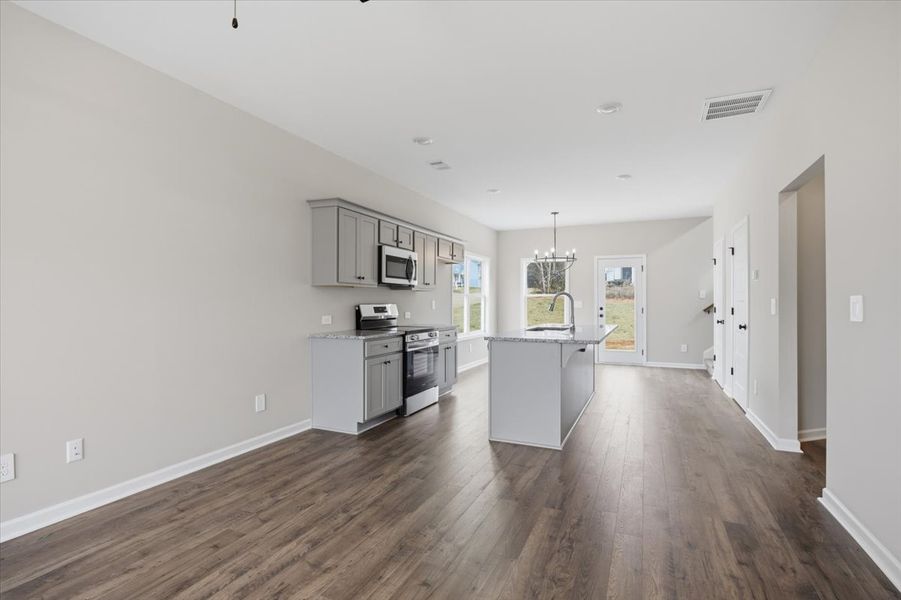 Image 22 of a home in Creekside Manor.