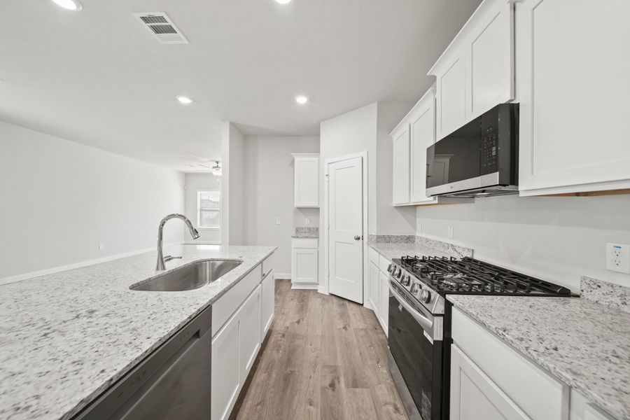 Furnished interior view inside a new home in Riverwood Ranch, Angleton (Image 7). Furnished interior view inside a new home in Riverwood Ranch, Angleton (Image 7).