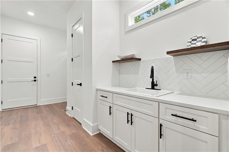 Furnished interior view inside a new home in , Jasper (Image 13).