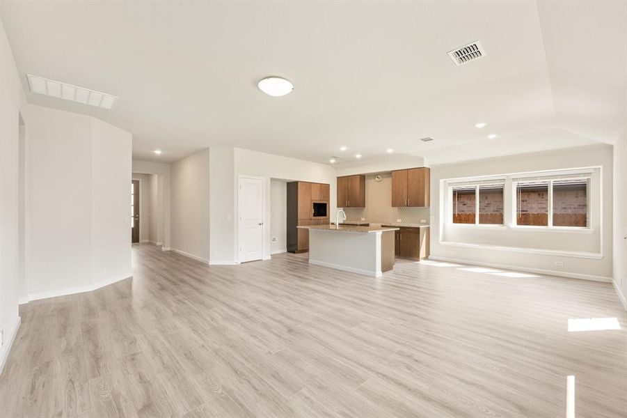 Spacious, unfurnished interior of a new home in Godley Ranch Elements, Godley (Image 27).