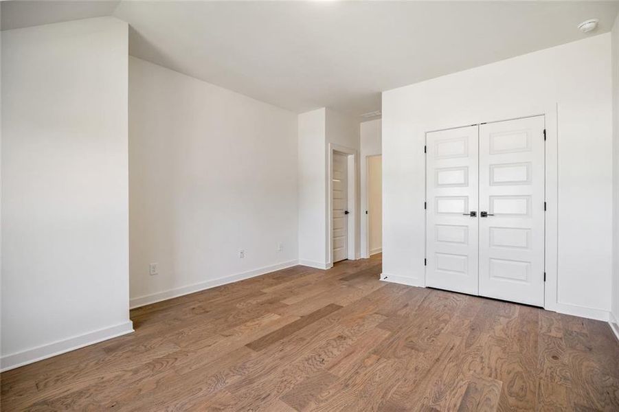 Spacious, unfurnished interior of a new home in Long Hollow Landing, Gainesville (Image 31).
