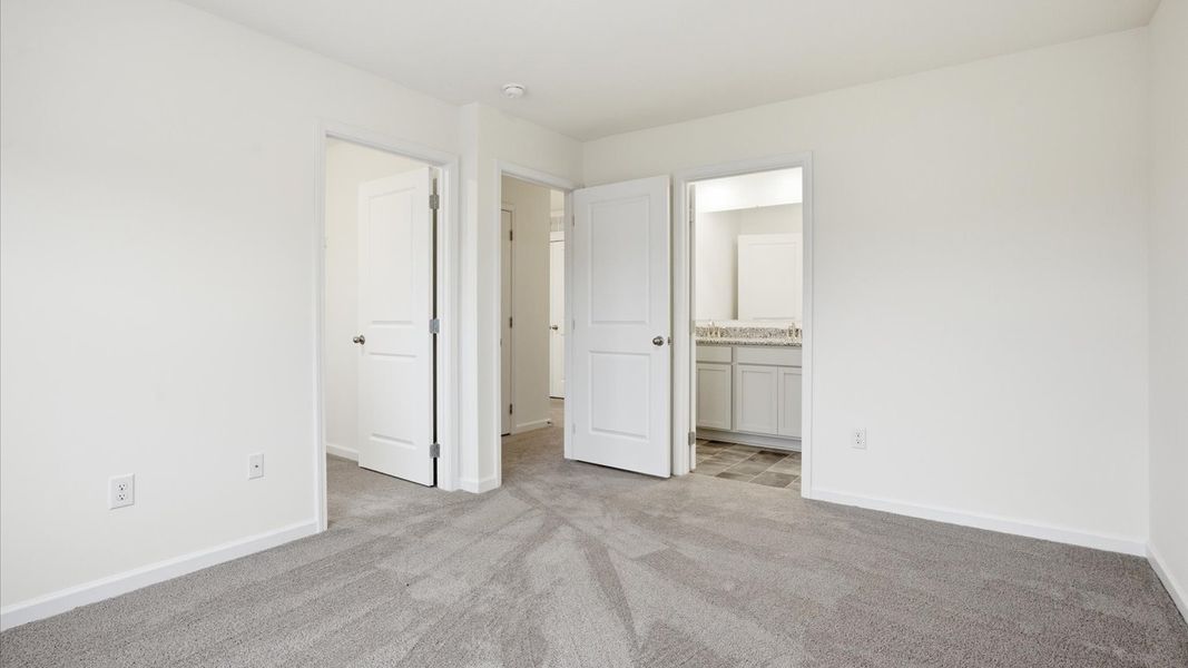 Spacious, unfurnished interior of a new home in Cherokee Crossing, Kodak (Image 16).