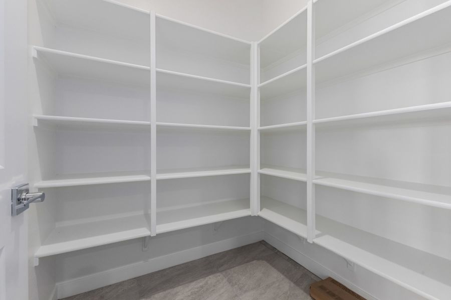 Spacious, unfurnished interior of a new home in Bentridge, Buckeye (Image 9).