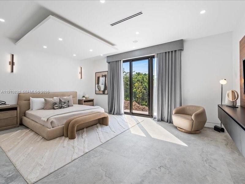 Furnished interior view inside a new home in , Miami Beach (Image 16).
