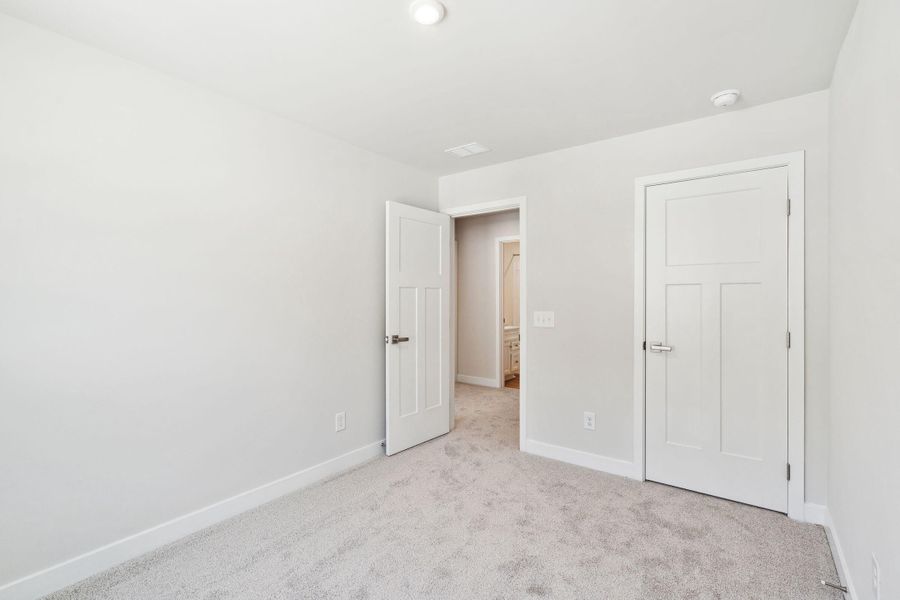 Spacious, unfurnished interior of a new home in Crescent Cove, Summerville (Image 24).