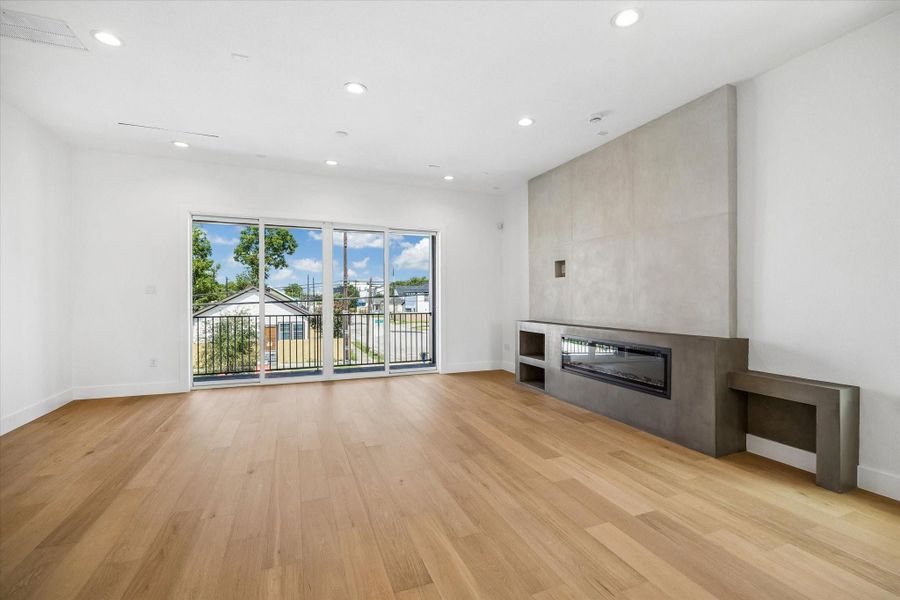 Spacious, unfurnished interior of a new home in , Houston (Image 23).