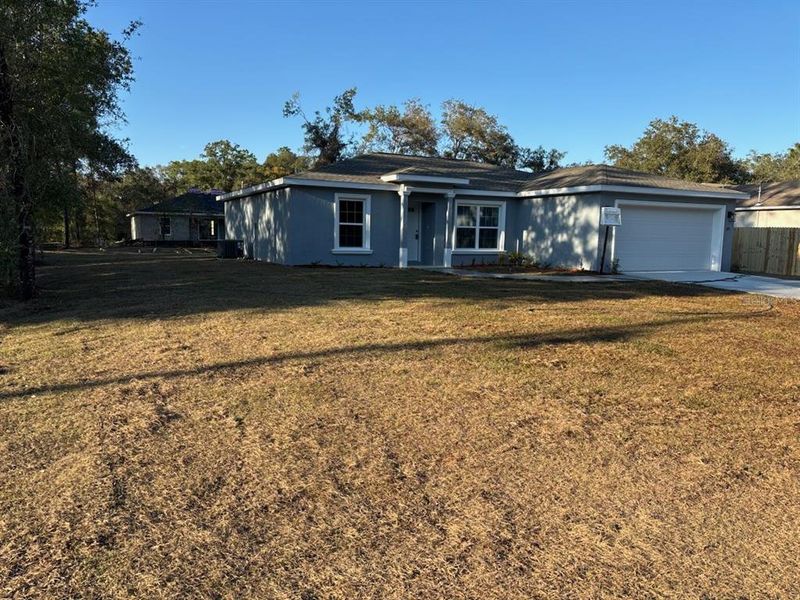 Exterior details and patio area of a home in , Citrus Springs (Image 17).