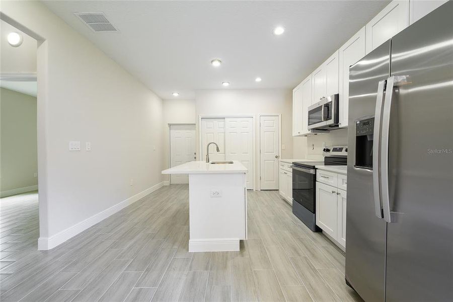 Furnished interior view inside a new home in , Orlando (Image 14).