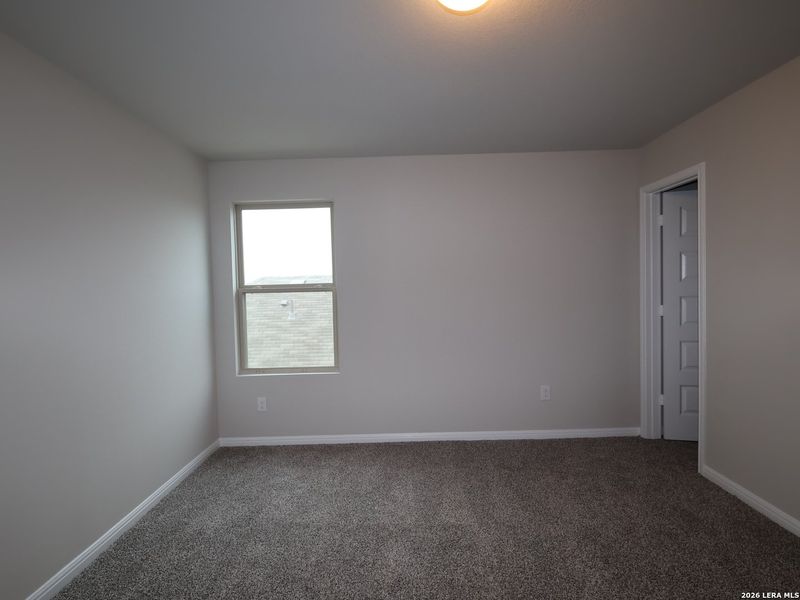 Spacious, unfurnished interior of a new home in Mesquite Ridge, San Antonio (Image 17).