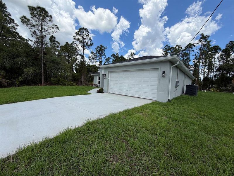 Exterior details and patio area of a home in , North Port (Image 3).