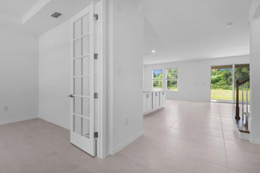 Spacious, unfurnished interior of a new home in Ardisia Park, New Smyrna Beach (Image 23).