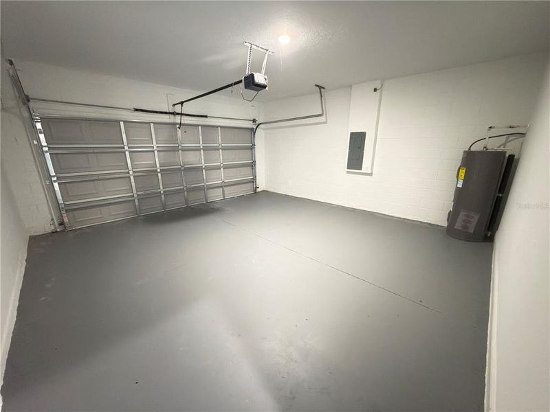 Spacious, unfurnished interior of a new home in , Ocala (Image 40).