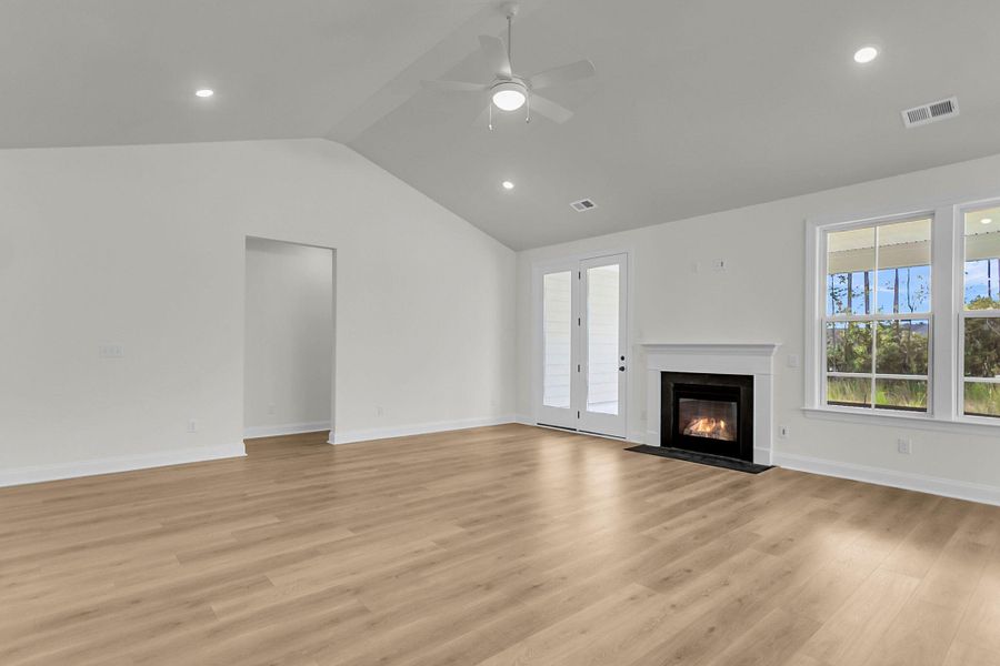 Spacious, unfurnished interior of a new home in Tidewater at Lakes of Cane Bay, Summerville (Image 15).