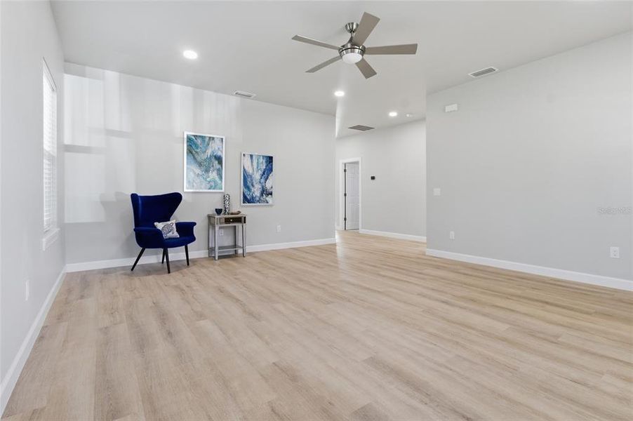 Spacious, unfurnished interior of a new home in , St. Petersburg (Image 24).