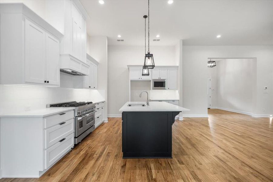 Furnished interior view inside a new home in , Mineola (Image 14).