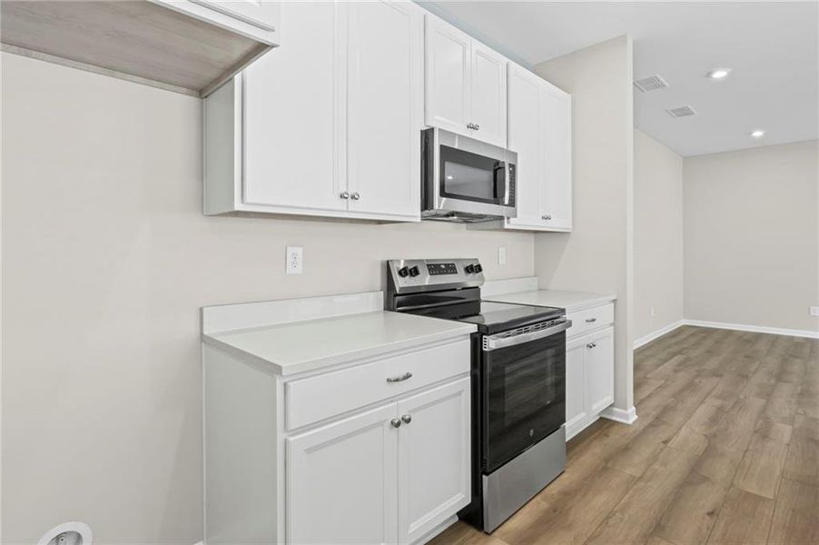 Furnished interior view inside a new home in Sage Woods, Dallas (Image 13). Furnished interior view inside a new home in Sage Woods, Dallas (Image 13).