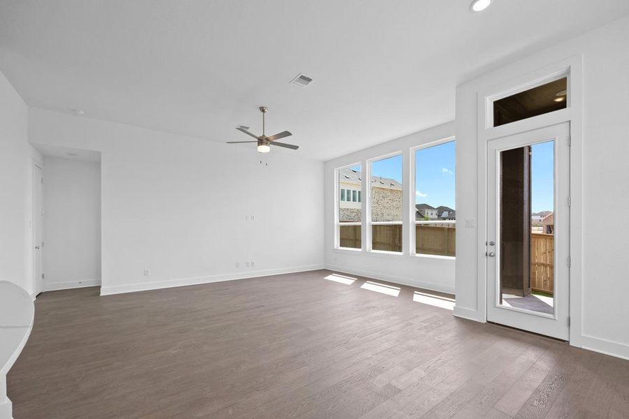 Spacious, unfurnished interior of a new home in Lariat, Liberty Hill (Image 21).