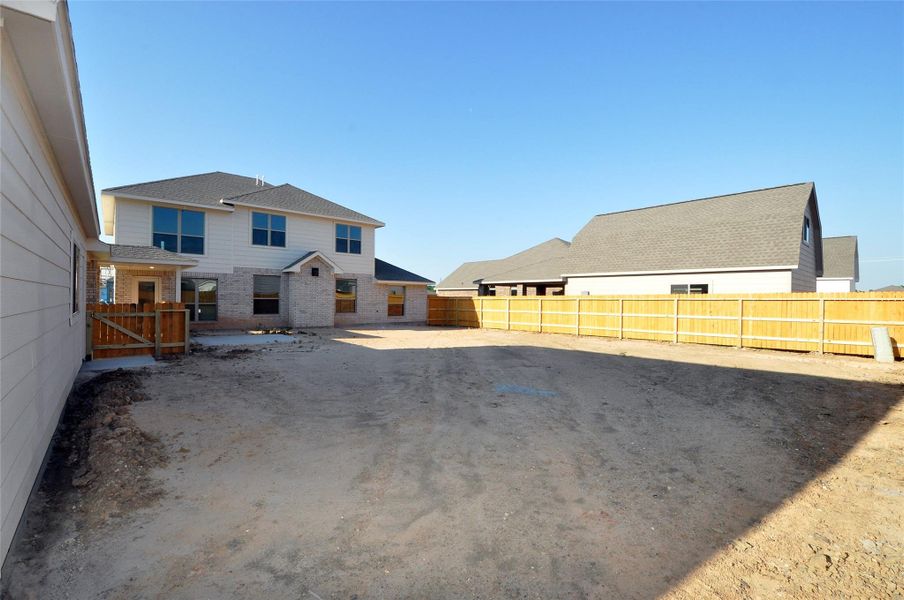 Exterior details and patio area of a home in , League City (Image 28).