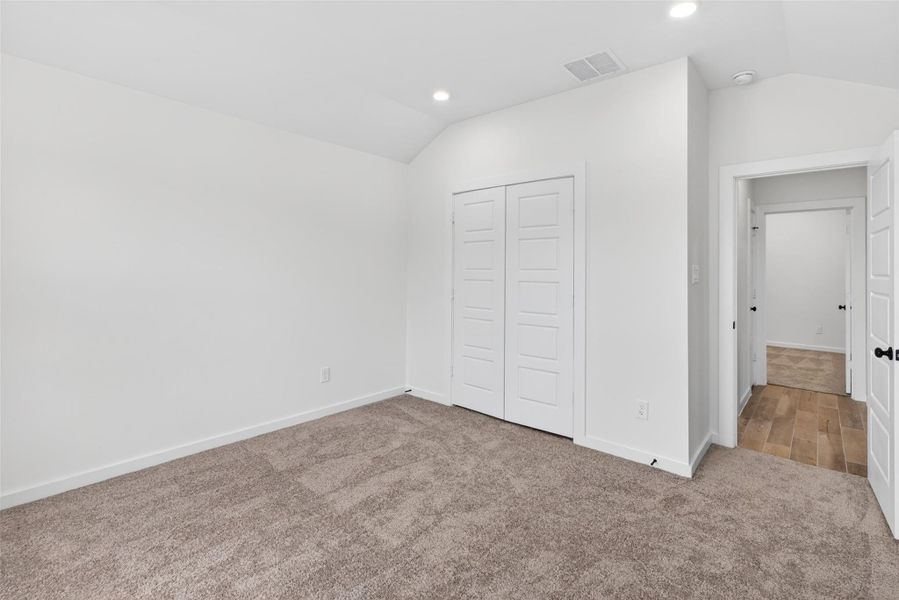 Spacious, unfurnished interior of a new home in , Alvin (Image 38).