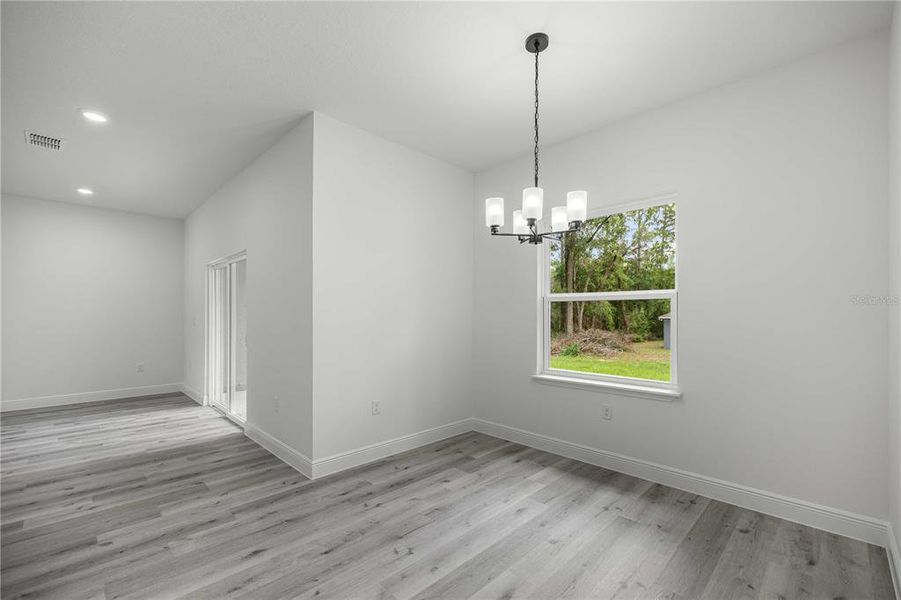 Spacious, unfurnished interior of a new home in , Citrus Springs (Image 14).