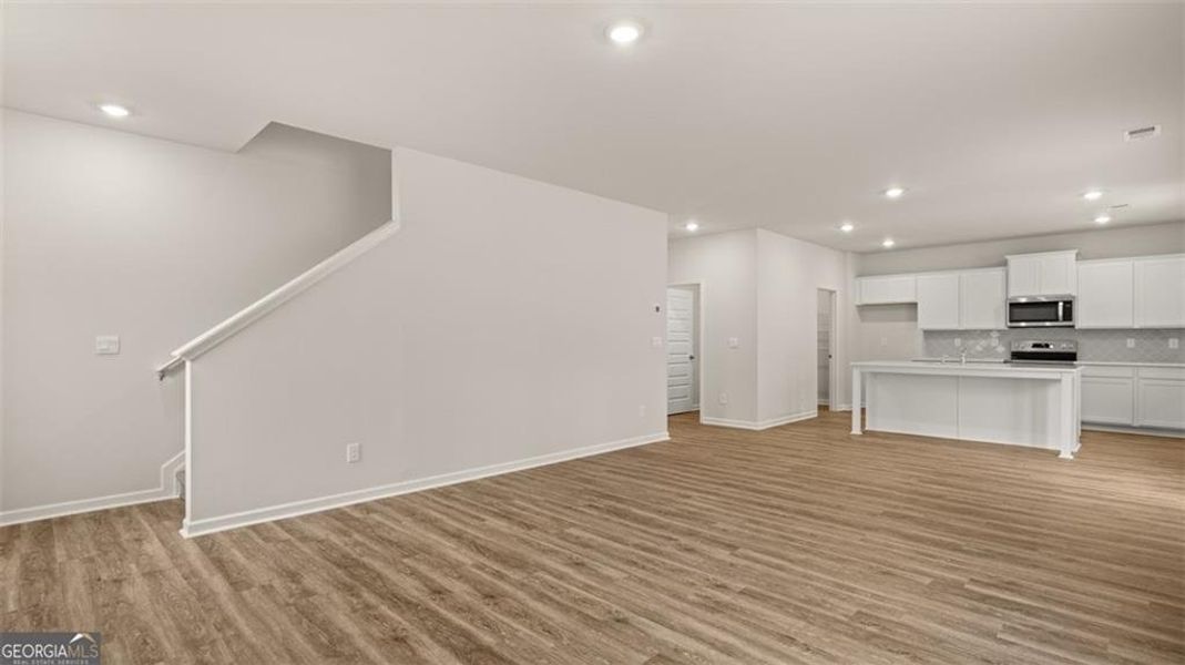 Spacious, unfurnished interior of a new home in Twin Lakes, Hoschton (Image 9).