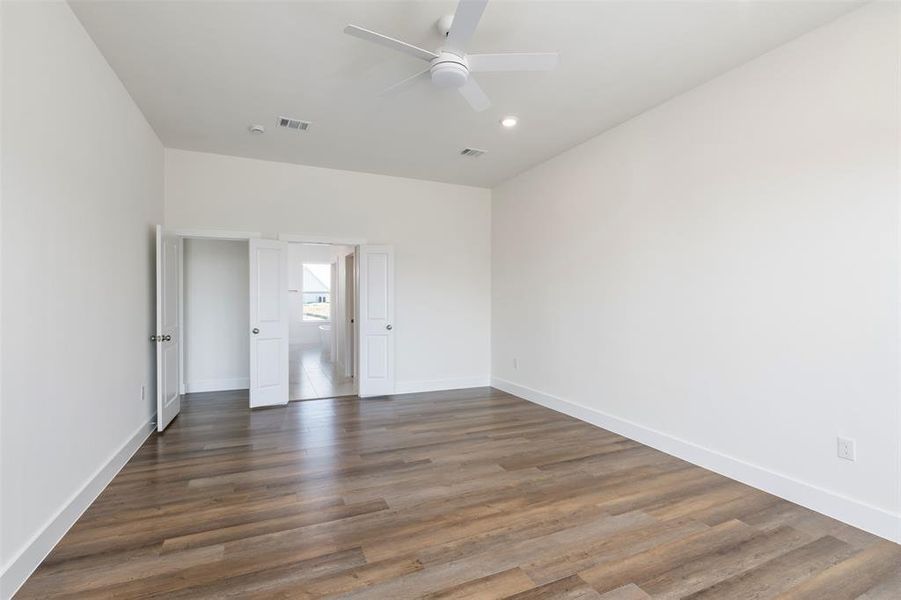 Spacious, unfurnished interior of a new home in , Princeton (Image 35).