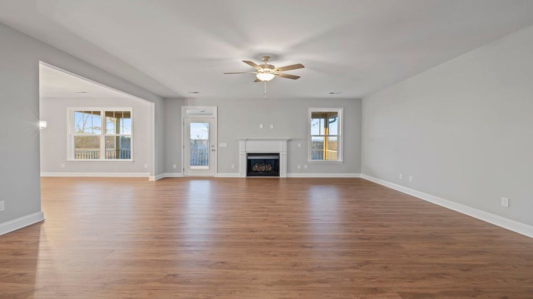 Spacious, unfurnished interior of a new home in Shadowood II, Seneca (Image 13).