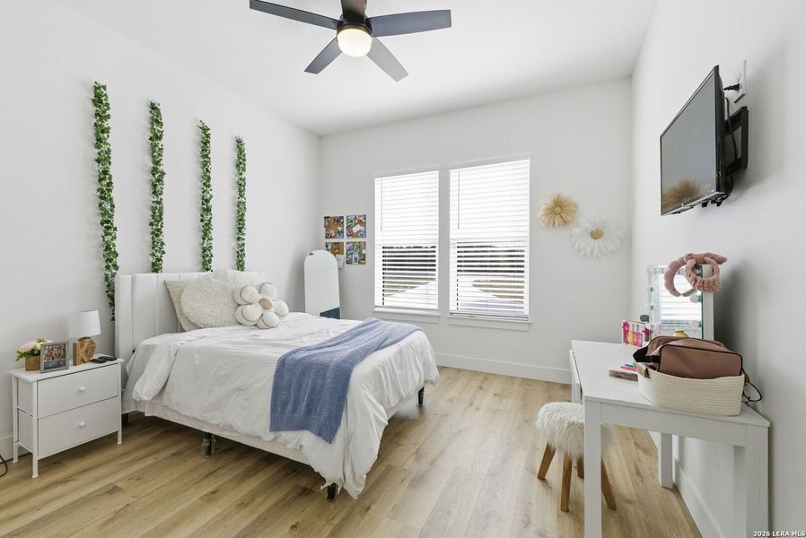 Furnished interior view inside a new home in , Bandera (Image 43).