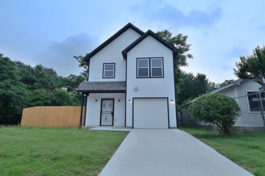 Front exterior of a new home in , Dallas, TX, highlighting curb appeal (Image 1). Front exterior of a new home in , Dallas, TX, highlighting curb appeal (Image 1).