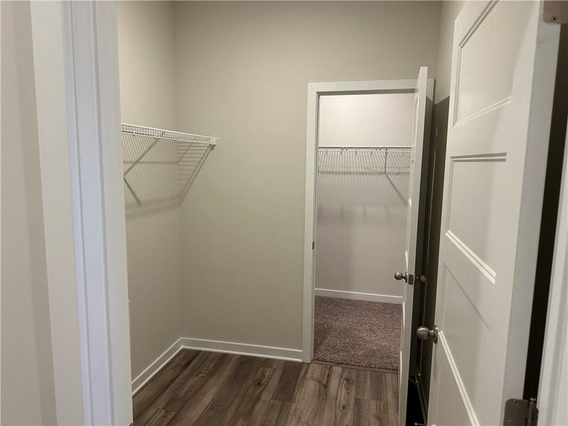 Spacious, unfurnished interior of a new home in Rosewood Lake Preserve, Hoschton (Image 27).