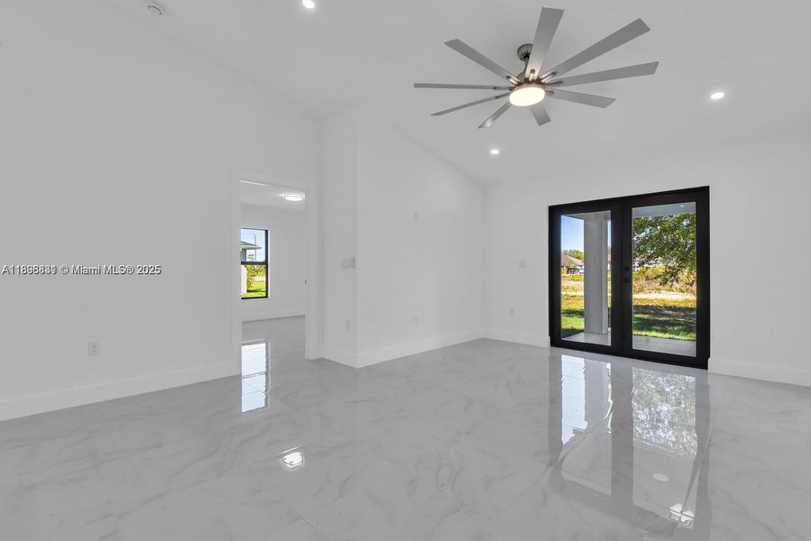 Spacious, unfurnished interior of a new home in , Lehigh Acres (Image 13).
