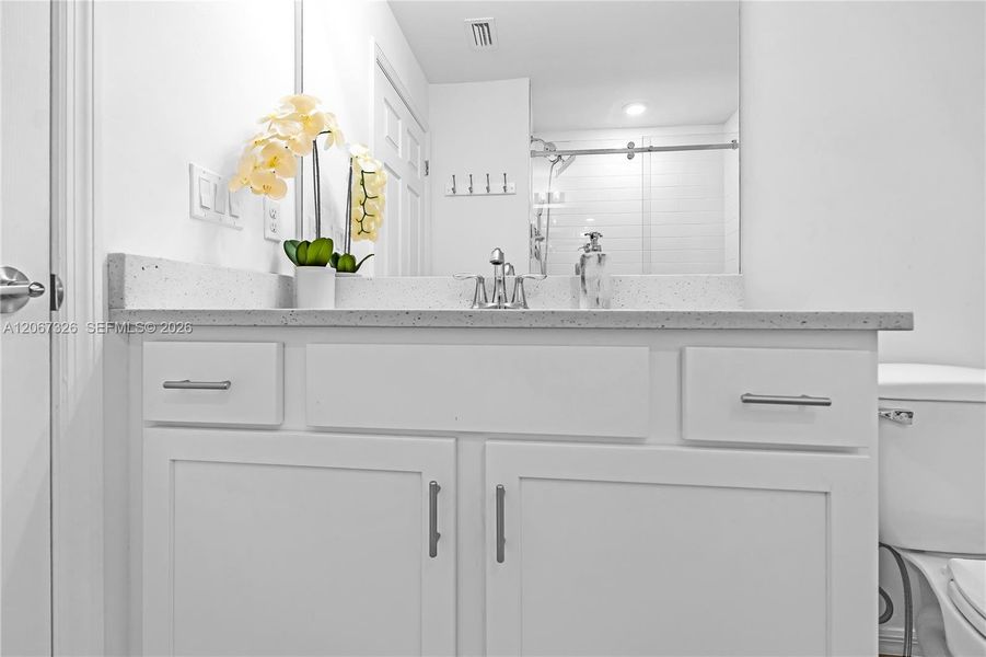 Close-up of interior finishes inside a home in , Cape Coral (Image 18).