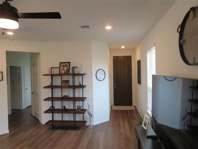Furnished interior view inside a new home in Sagecrest Trails, Conroe (Image 19). Furnished interior view inside a new home in Sagecrest Trails, Conroe (Image 19).